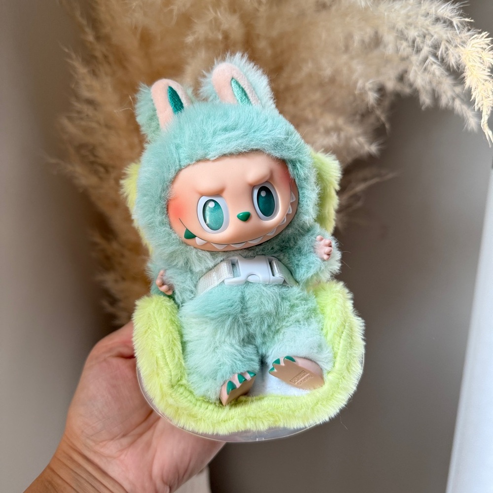 Labubu carseat - lime
